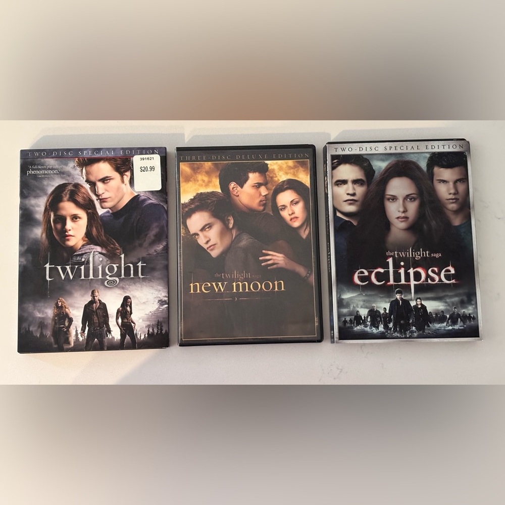 🌸 Set of three DVDs from The Twilight Saga Movie Franchise